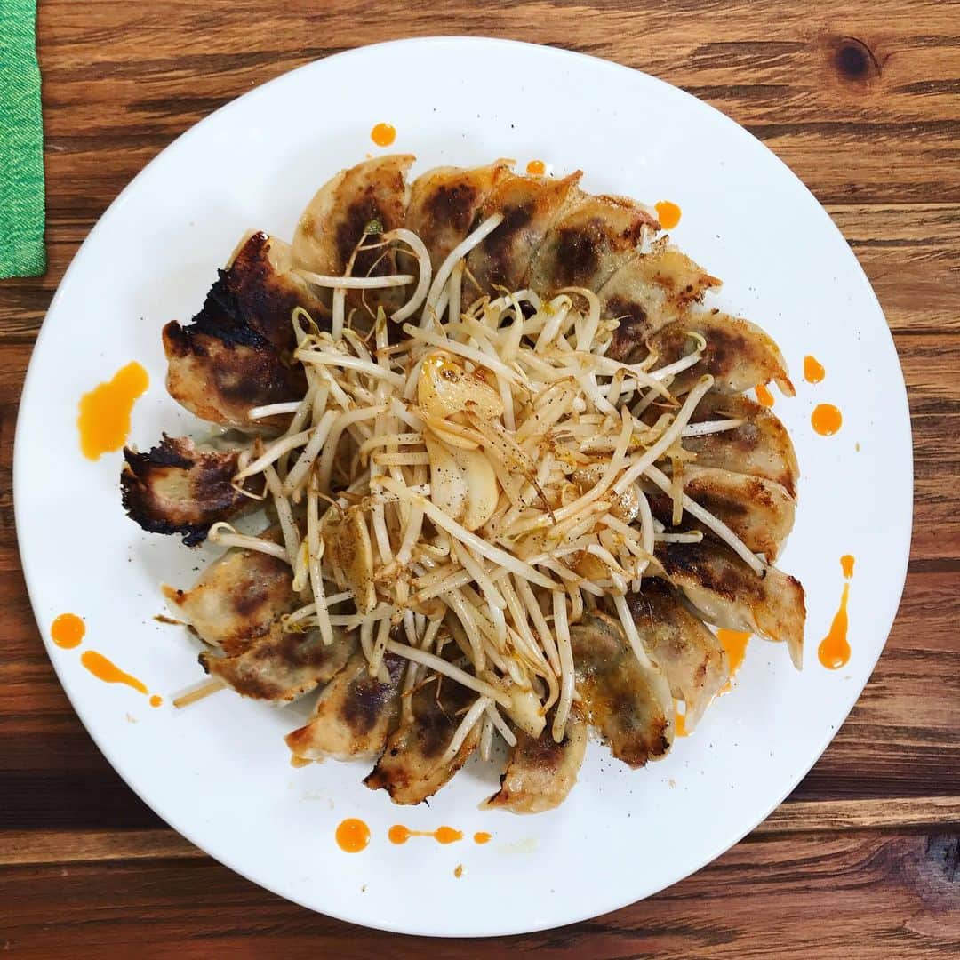 三好ジェームスさんのインスタグラム写真 - (三好ジェームスInstagram)「今日のたべごころ！  コウケンテツさん 特製のラムを使った焼餃子！  ラム肉だからこその旨みを うまーく調理した一品！  今日、17時からrkbテレビで放送！  #たべごころ#rkb#コウケンテツ#ラム餃子#ラム肉#ラム餃子餃子#🥟#餃子#ギョーザ#GYOZA#餃子ウォーク#焼餃子」8月10日 15時17分 - james.arita2946