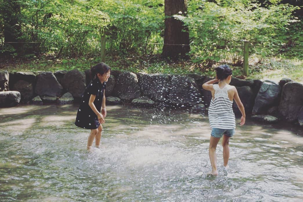 伊藤裕子さんのインスタグラム写真 - (伊藤裕子Instagram)「暑い！！！！ 動物に川遊び、 走って、笑って、子供って本当に遊ぶ為のエネルギーが半端ない！！！ #麦茶飲ませに走るけど #追いつかない #車内は笑い声がBGM #夏休み #ビールが美味い」8月10日 15時10分 - yukoito_official