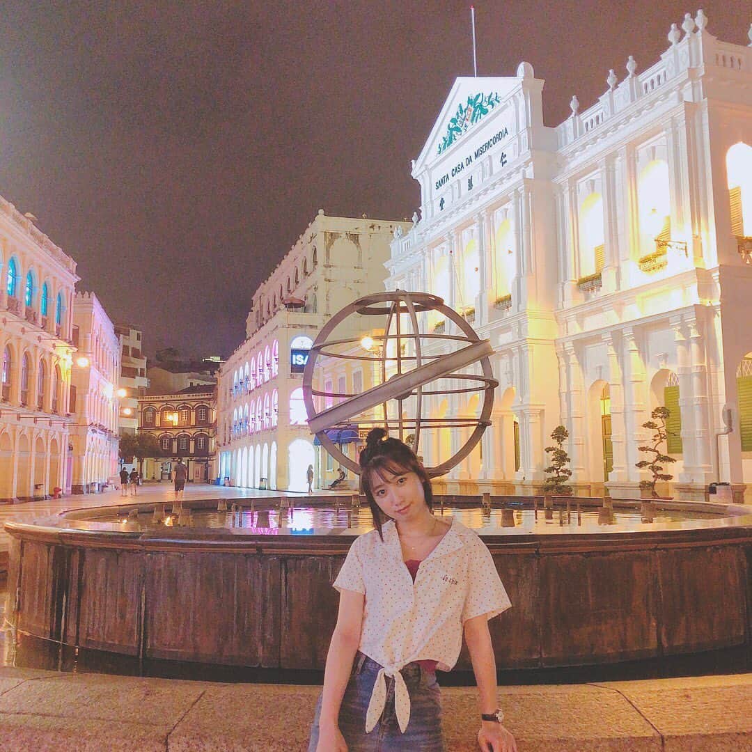 上野優華さんのインスタグラム写真 - (上野優華Instagram)「今回のベトナムは、マカオ経由でのフライトで✈️ 人生初マカオでした！！ 1泊(夜しかいなかった)けど、色んなもの見れたよー！  カジノのイメージあったから、そのカジノが見れただけでもかなりテンション上がったよ…！笑  有名なセナド広場にも行きました！  #マカオ #MACAU #初 #海外旅行 #仕事です #カジノ #街 #綺麗 #ネオン #セナド広場 #senadoSquare #観光 #観光スポット #ベトナム #ホイアン #日本祭り #観光親善大使 #頑張ります #casino #lisboa」8月10日 15時24分 - yuukaueno0205