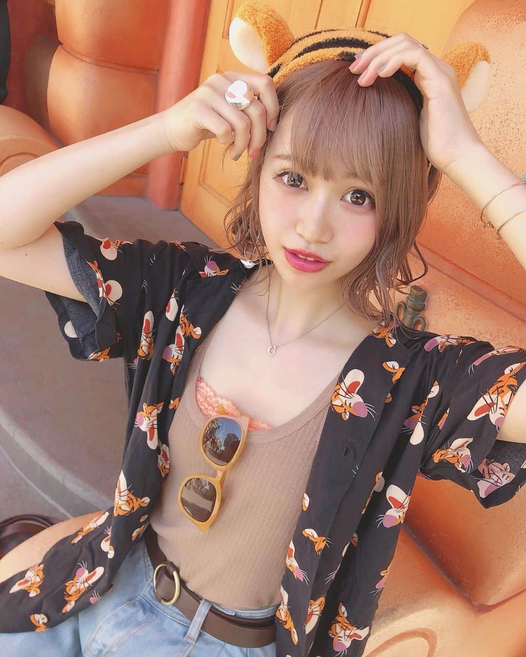 牧野広実さんのインスタグラム写真 牧野広実instagram ティガーコーデ ディズニーで買えるこのティガーのアロハ シャツはめちゃくちゃ涼しくて着心地がいいです W ボタンを締めてきても可愛い わたしは中にタンクトップをきてボタンを開けて着る