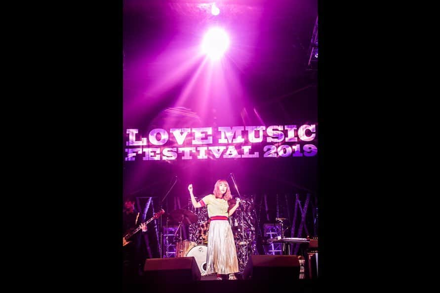 フジテレビ「Love music」さんのインスタグラム写真 - (フジテレビ「Love music」Instagram)「LOVE MUSIC FESTIVAL 2019﻿ フレンズさんライブ写真公開🤹🏻‍♀️🧩﻿ ﻿ 明日よる24:30〜放送﻿ ※地域によって放送日時が異なります。﻿ 各放送局のHPにてご確認下さい。﻿ ﻿ #フレンズ﻿ #常夏ヴァカンス﻿ #iをyou﻿ #えみそん﻿ #ひろせひろせ﻿ #長島涼平﻿ #三浦太郎﻿ #関口塁﻿ #LOVEMUSICFES﻿ #Lovemusic﻿ #ラブミュージック﻿ #フジテレビ」8月10日 15時33分 - lovemusic_fujitv