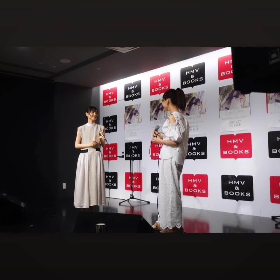 長谷川萌美さんのインスタグラム写真 - (長谷川萌美Instagram)「. . 「HMV & BOOKS  HAKATA」 ライブ🎤終了しました❣️ ありがとうございました！✨ . 新しいカバー曲を歌ったりしました！ 今回の福岡リリースイベント最初のライブ‼️ . 昨日のテレビやラジオを見て来てくださった方もいらっしゃいました🤗 . 今日はあと一回16:30〜観覧無料のミニライブ！ ストーリーをご覧ください！！ . .  #ビタスイ #遠ラブ #遠いところへ行くのでしょう #ラブストーリーは始まらない #ライブ #live #hmvbookshakata #福岡 #fukuoka #博多 #hakata #デュオ #duo」8月10日 15時50分 - moemi_hasegawa