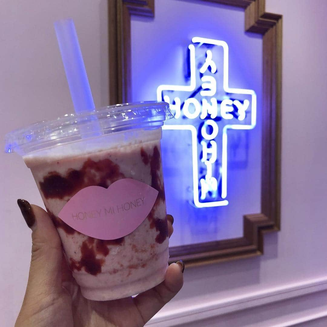 HONEY MI HONEY OFFICIALさんのインスタグラム写真 - (HONEY MI HONEY OFFICIALInstagram)「大阪店限定🍓 strawberry smoothie ¥650  @honeymihoney_official  @honeymihoney_style  #HONEYMIHONEY #ハニーミーハニー #fashion #表参道 #原宿 #心斎橋」8月10日 15時51分 - honeymihoney_official