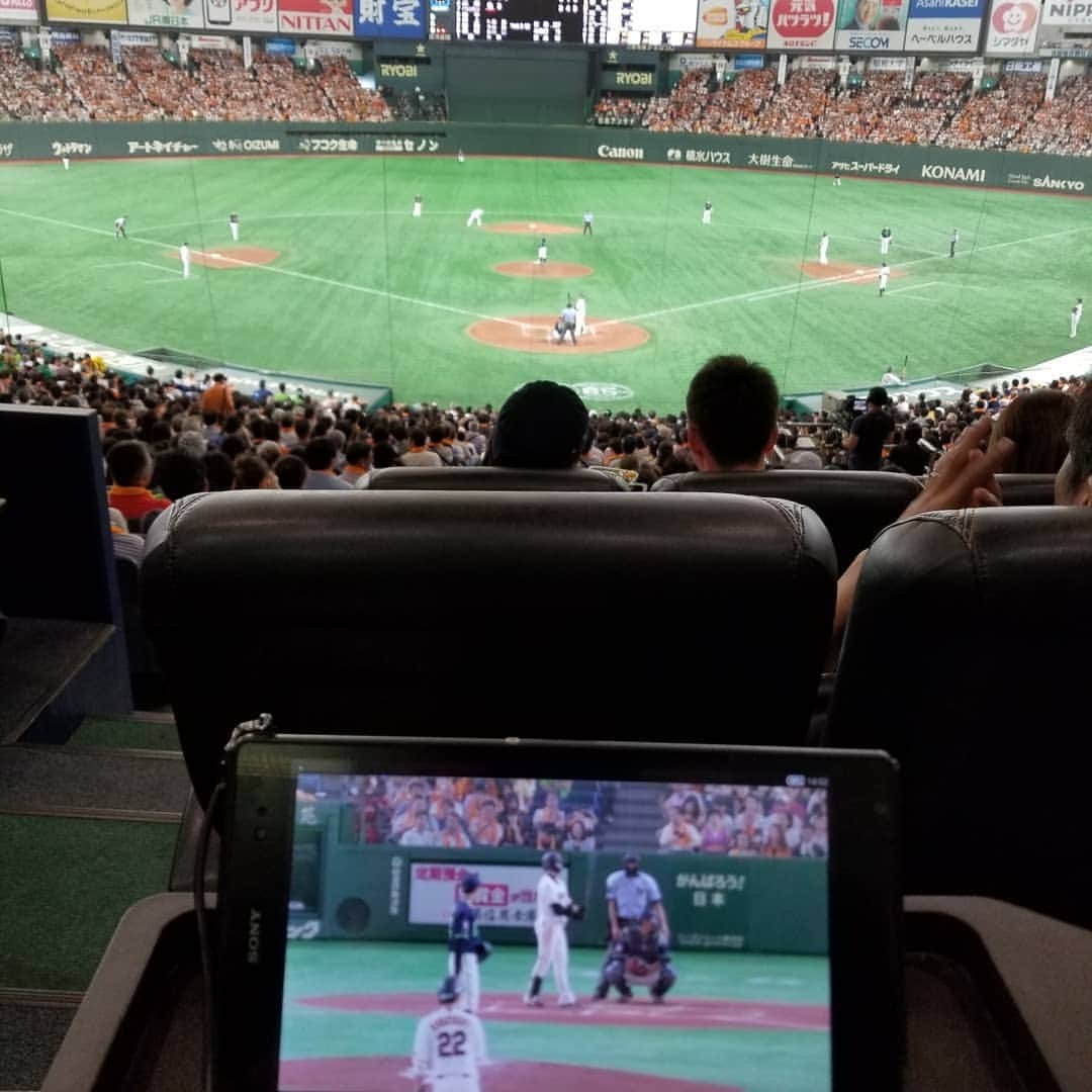 酒井美佳さんのインスタグラム写真 - (酒井美佳Instagram)「4回終わって7-2⚾  勝ってほしいなぁ～📣📣📣 #酒井美佳 #MikaSakai #プロボウラー #pleague #festaria #phiten #SSOSIO #ジャイアンツ #東京ドーム」8月10日 16時01分 - mika37mika