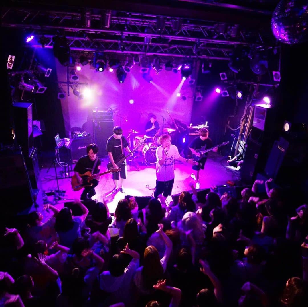 カブキンのインスタグラム：「誕生日ライブに シークレット出演。 来年は武道館🥁」
