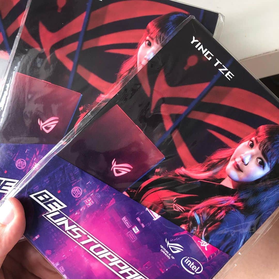 YingTzeさんのインスタグラム写真 - (YingTzeInstagram)「🌟 GIVEAWAY 🌟 I’m giving away 5 sets x ROG Malaysia exclusive postcards that features all of @asusrog.my brand ambassadors. ❤️ ( swipe left to view ) _ How To Join : 1. Follow @asusrog.my  2. Leave a comment below on why you want to win one ! 3. Share this post on your IG Story. _ I will pick the winners based on best comment ~ will mail it to you regardless where you’re from. ( shipping is on me )❤️✨ Giveaway ends on 12th August at 12 pm. Good Luck ! 📸 @17.ambition  #blessed #ytzgaming #rogmykol #asusrog #republicofgamers」8月10日 15時59分 - yingtze