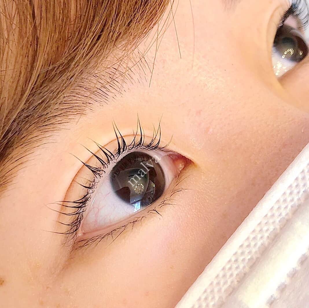 nailsalon malva（ネイルサロンマルヴァ）さんのインスタグラム写真 - (nailsalon malva（ネイルサロンマルヴァ）Instagram)「まつげカール❃⠀ ⠀ 細かな毛もしっかりあげていきます✨⠀ カールは髪の毛のパーマなどと同じで定着するまで24時間は《濡らさない！・さわったりしない！》を守って頂くとさらに綺麗に長持ちしやすいです！⠀ ⠀ ❤︎nailsalon malva⠀ ➷原宿LINE@→(@malvaで検索)⠀ ご予約はLINEよりお願いします♡⠀ http://www.malvanail.com/sp/tokyo/price/eyelash.html⠀ ⠀ #malvaアイラッシュ#アイラッシュ#malva#マツエク#まつえく#メイク#まつエクデザイン#森絵里香#lashes#eye#まつげエクステ#まつエク#nail#eyelash#アイリスト#アイメイク#カラーエクステ#ブラウンエクステ#メイク#ネイル#まつげエクステつけ放題#アイリスト募集#makeup#まつ毛カール#まつげカール#make」8月10日 16時00分 - malva_nail