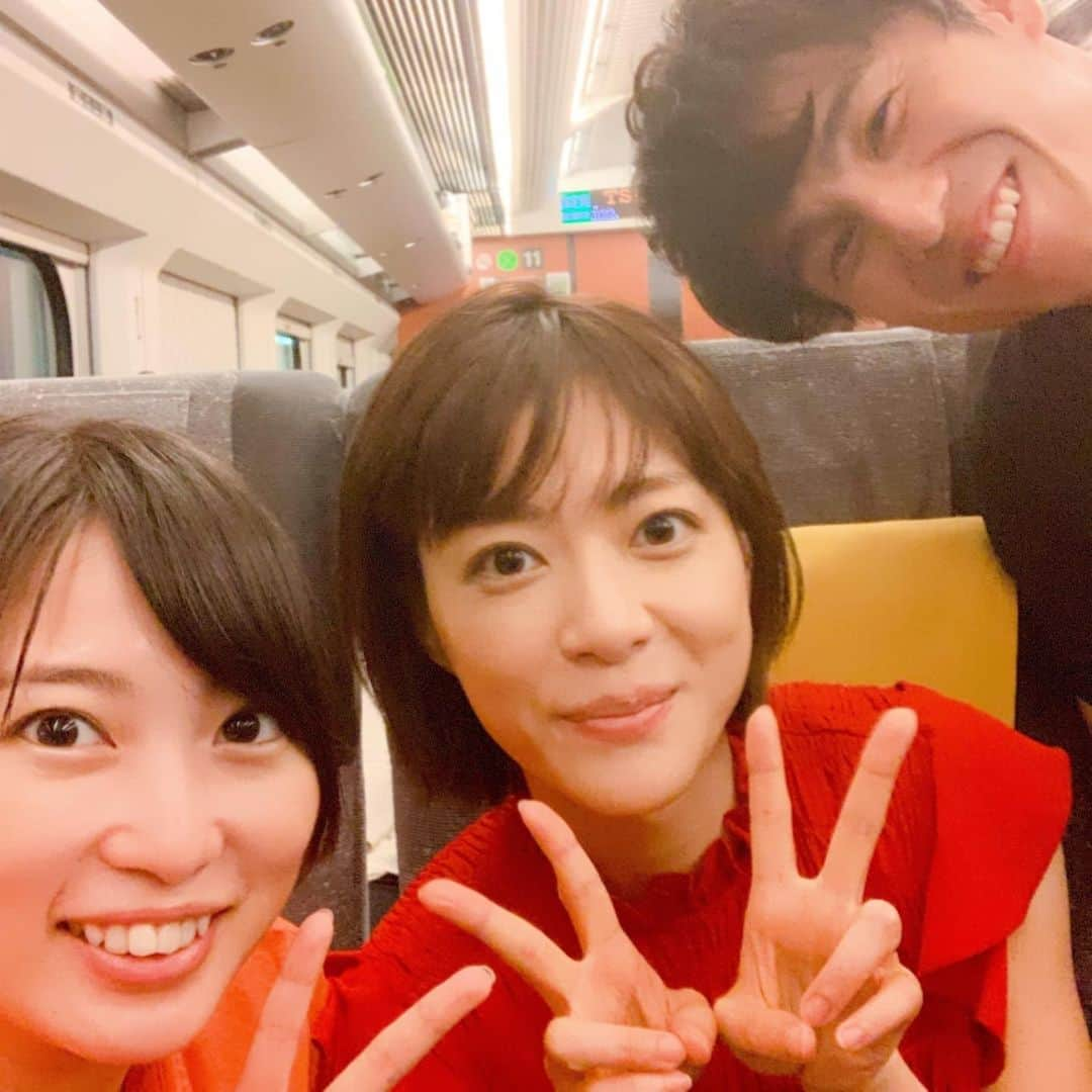 上野樹里さんのインスタグラム写真 - (上野樹里Instagram)「今日は栃木県で撮影でした〜！ 帰りは新幹線で3人一緒になりました！😄🍱記念に東京駅付近でパシャリ📸💕🙌 #監察医朝顔 #志田未来 #中尾明慶  #上野樹里」8月10日 16時04分 - _juri_art_