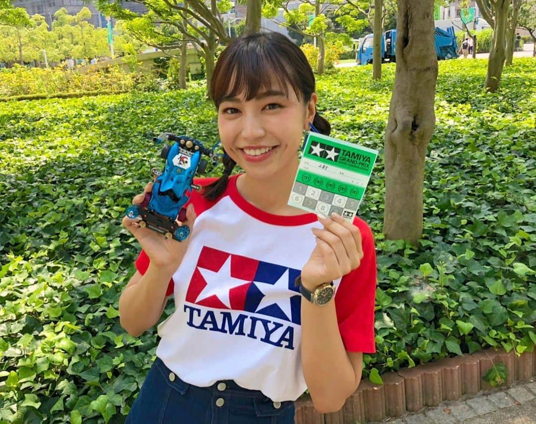 夏江紘実さんのインスタグラム写真 - (夏江紘実Instagram)「前回よりちゃんと走ってくれたマイマシン！今回リアローラーを新しく変えたんです💙モーターはハイパーダッシュ3❤️1分電池をたらしあげしたら、まさかのチェンジャーで😭🔥応援してくれたり&チームステッカーなどレーサーさんありがとう☺️💕 ・ はて、、、JC2019これは終われない。終わらない！#mini4wd #photogram #photography #instacar #instagram #tamiya #mini4 #ミニ四駆好き集まれ #ootd #offshot  #picture #picstagram」8月10日 16時09分 - kaehiromi