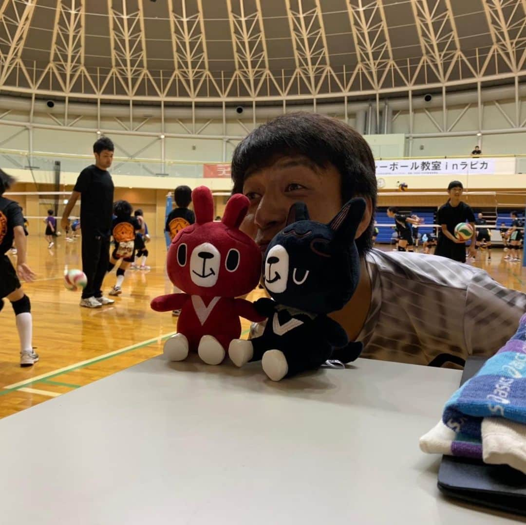 山本隆弘さんのインスタグラム写真 - (山本隆弘Instagram)「新潟県の刈羽村でバレーボール教室🏐 大竹さんとエビちゃんと楽しくやって来ましたー！ 関係者の皆様、お世話になりました😊 #刈羽村 #ラピカ #大竹秀之さん #櫻井由香さん」8月10日 16時12分 - yamamototakahiro5