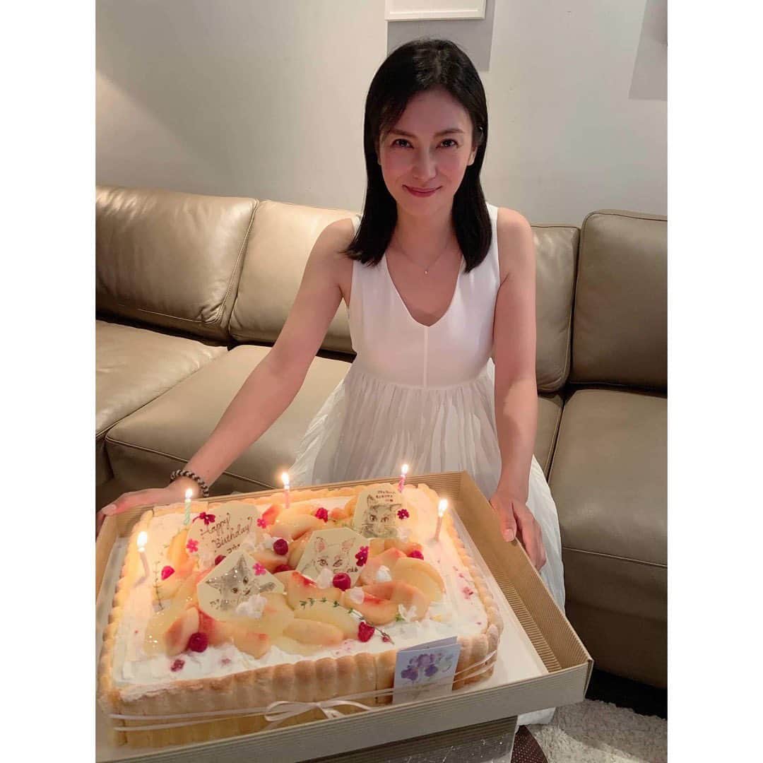 のインスタグラム：「先日8/5、誕生日を迎えました。 家族に感謝 みんなに感謝の日 #タクシーの日 #ハコの日」