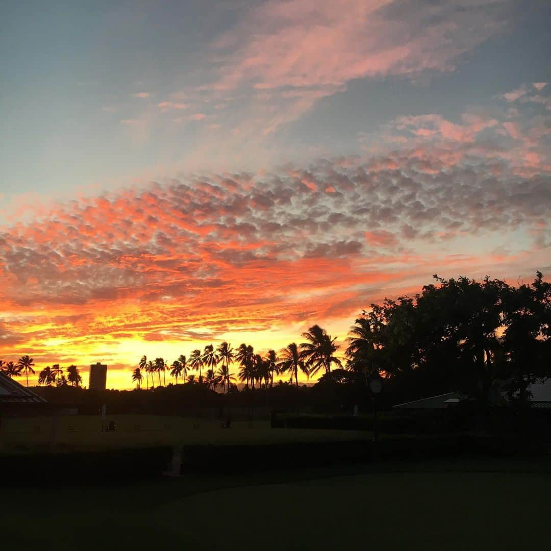 工藤まやさんのインスタグラム写真 - (工藤まやInstagram)「今日のは参りました❤️ 🙇‍♀️#sunset#hawaii#breathtaking」8月10日 16時15分 - mayahawaii325