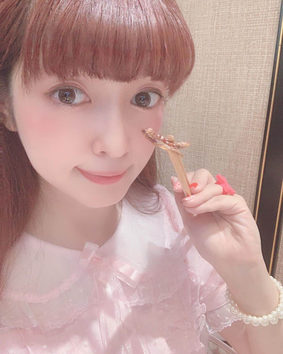 青木美沙子さんのインスタグラム写真 - (青木美沙子Instagram)「中国で初めて虫を食べました！！ イナゴなどなど、有名みたいです！カリッと揚がっていて、正直美味しかったです笑笑昆明の名物で、タンパク質も多いからみんなよく食べるらしいです！！ #昆明 #虫を食べました #初挑戦」8月10日 16時15分 - misakoaoki