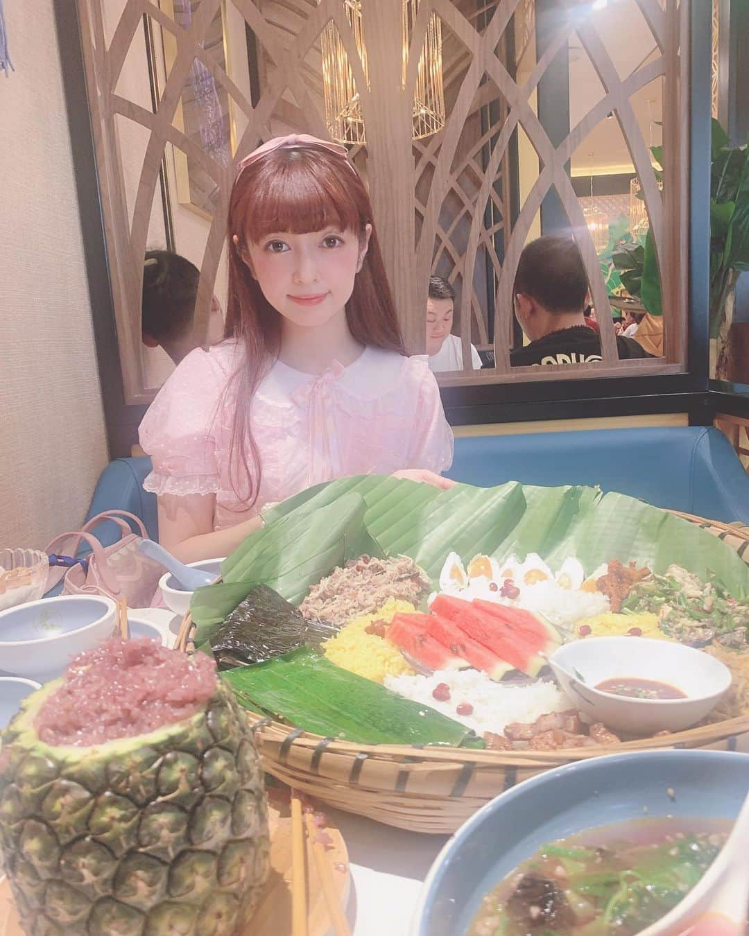 青木美沙子さんのインスタグラム写真 - (青木美沙子Instagram)「中国で初めて虫を食べました！！ イナゴなどなど、有名みたいです！カリッと揚がっていて、正直美味しかったです笑笑昆明の名物で、タンパク質も多いからみんなよく食べるらしいです！！ #昆明 #虫を食べました #初挑戦」8月10日 16時15分 - misakoaoki