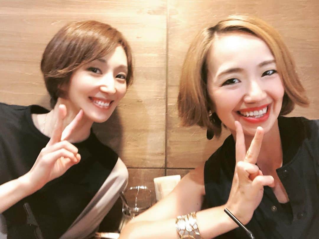貴千碧のインスタグラム：「大好きなあっきーと❤️ あっきーのファンの皆様、あっきーは元気です✨✨😎👍 #澄輝さやと #あっきー#お誕生日 1日違い#本名 #お隣 笑 音楽学校時代から好きがとまらない#最高 の#同期」