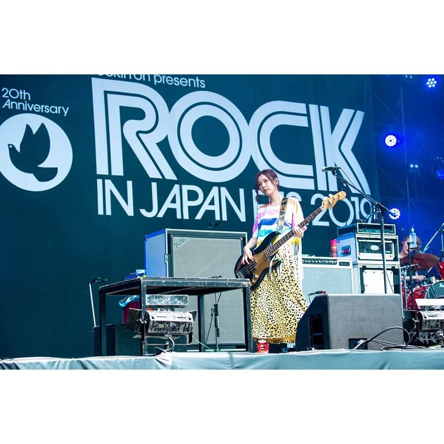 SCANDALさんのインスタグラム写真 - (SCANDALInstagram)「2019.08.10/August 10, 2019 ROCK IN JAPAN FES. 2019 1.マスターピース/Masterpiece 2.瞬間センチメンタル/Shunkan Sentimental 3.STANDARD 4.テイクミーアウト/Take Me Out 5.声/Koe 6.Fuzzy 7.会わないつもりの、元気でね/Awanai tsumorino, genkidene 8.恋するユニバース/Koisuru Universe 9.太陽スキャンダラス/Taiyo Scandalous photo by @takeshiyao  #scandal #rijf2019」8月10日 16時23分 - scandal_band_official