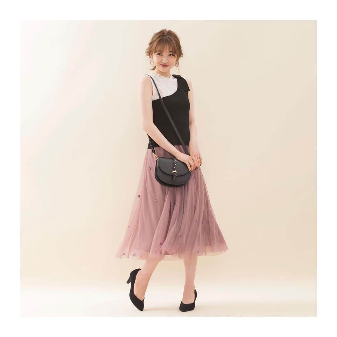 のインスタグラム：「・ ・ AUGUST LOOK ・ ・ ✴︎tops ¥9,800+tax ✴︎skirt ¥16,000+tax ✴︎bag ¥9,800+tax ・ ・ 〜Ribbon Week〜 プレゼントフェア開催中 ・ ・ ・ #WILLSELECTION #ウィルセレクション  #上西星来 @seira_jonishi_tpd」