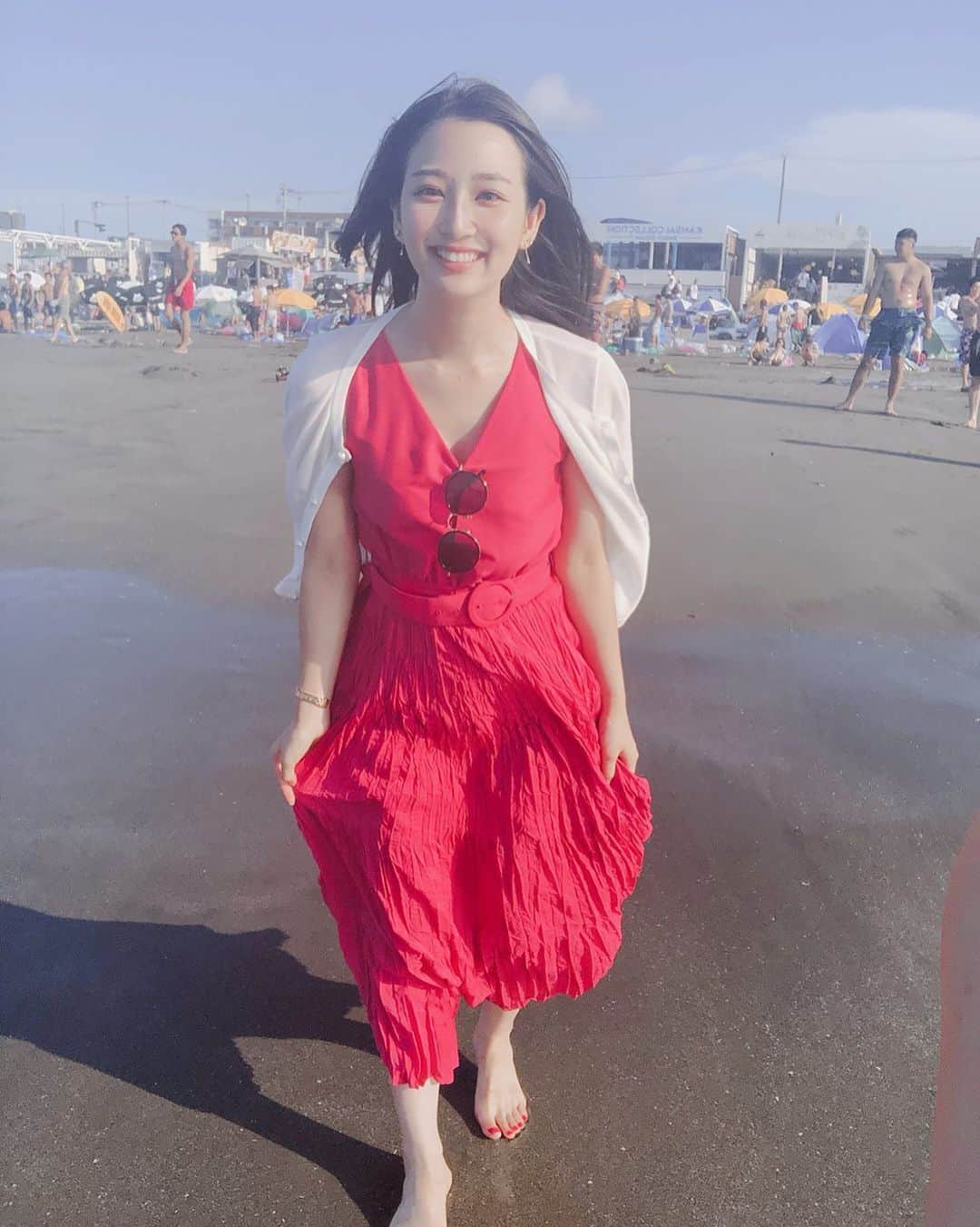 小磯陽香のインスタグラム：「海に行ってきたよ〜〜！ 夏っ！！！🌴🌺☀️. .  #海 #由比ヶ浜　#小磯陽香」