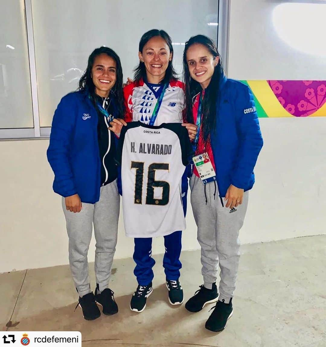 RCDエスパニョールさんのインスタグラム写真 - (RCDエスパニョールInstagram)「👏👏👏🥉 #repost @rcdefemeni ・・・ Enhorabona @danicruzmejia8, @kaalvarado1  i @dulcequin! 👏 Esta madrugada Costa Rica 🇨🇷 y Paraguay 🇵🇾 se han jugado el bronce en los Juegos Panamericanos de Lima. 🥉 ¡Victoria de Costa Rica con gol de #DanielaCruz! ⚽️ ¡Con ganas de que volváis para empezar la @primeraiberdrola! 👏 - #RCDE | #Volem | #EspanyoldeBarcelona | #RCDEFem」8月10日 21時55分 - rcdespanyol