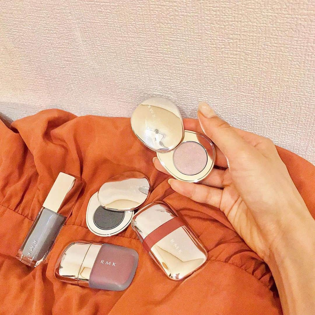 布川桃花さんのインスタグラム写真 - (布川桃花Instagram)「RMK 2019AW COLLECTION STONE BLOSSOM🍁 . パッケージもカラーもかわいい❤︎ . #rmk #stoneblossom」8月10日 21時55分 - momoka_fukawa