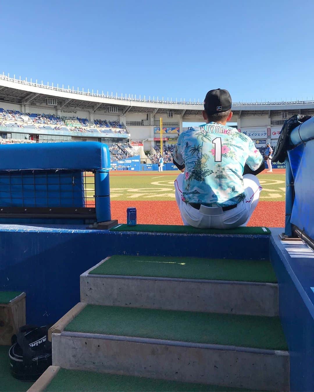 のインスタグラム：「相手のシートノックを確認する清田選手。 #千葉ロッテマリーンズ #chibalotte #ZOZOマリンスタジアム #清田育宏」