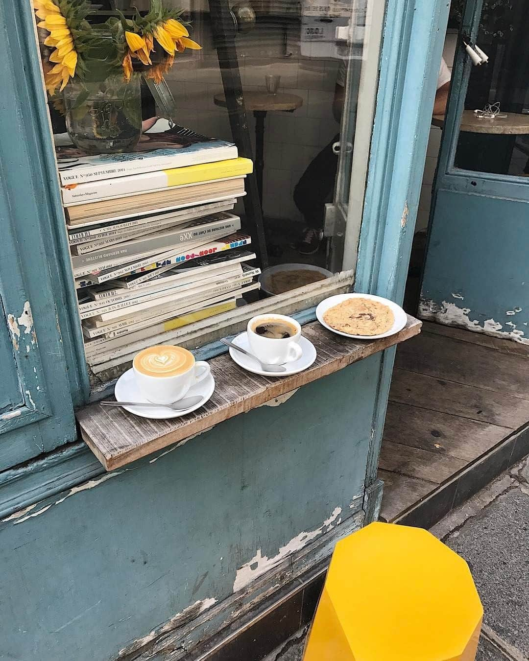 My Little Parisさんのインスタグラム写真 - (My Little ParisInstagram)「Petit déjeuner sur le pouce. 🇬🇧 : Our kind of take away breakfast. ( © 📸 @roxannematiz)」8月10日 16時30分 - mylittleparis