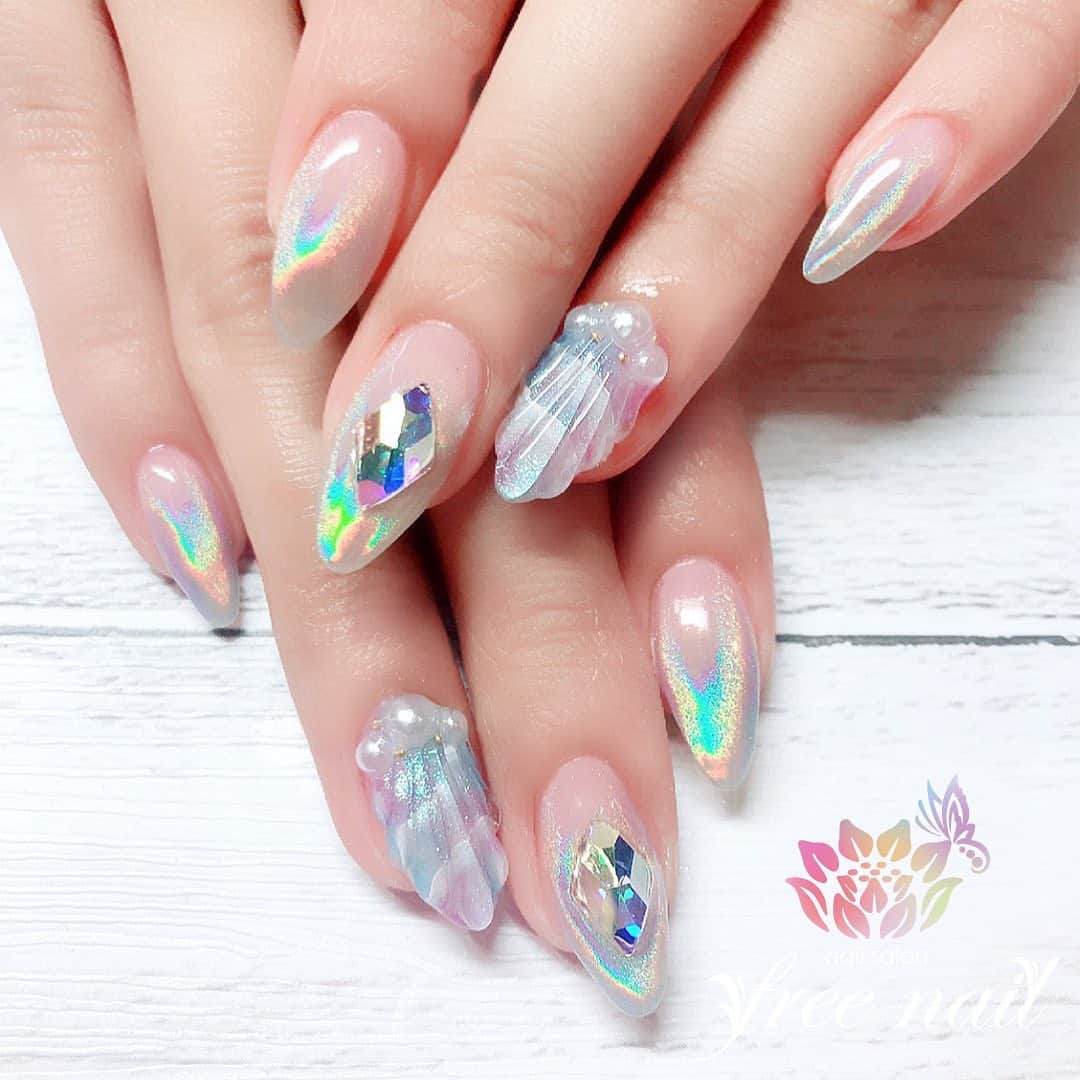 free nail フリーネイルのインスタグラム：「. お客様ネイル💅🏻🌊✨ . マーメイドネイル🧜🏻‍♀️💕 . Best Summer Nailsは 人魚の鱗ネイル🧜🏻‍♀️🐚⭐️ . ご来店ありがとうございました🙇🏻‍♀️🙇🏻‍♀️🙇🏻‍♀️💗 . #ネイル #フリーネイル #ネイルアート #ジェルネイル #ネイルサロン #大阪ネイルサロン #ネイルデザイン #ネイルチェンジ #サマーネイル #マーメイドネイル #人魚の鱗 #人魚の鱗ネイル #ユニコーンネイル #ダイヤモンドネイル #ピンクネイル #ブルーネイル #デザインネイル #トレンドネイル #おしゃれネイル #人気ネイル #夏ネイル #美甲 #日式美甲 #summernails #nailsart #nailsalon #nailsdid #newnails #newnail #freenail」