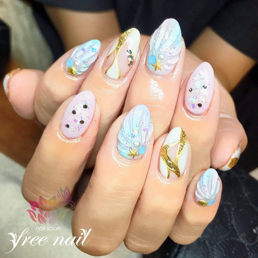 ネイルアーティストRYさんのインスタグラム写真 - (ネイルアーティストRYInstagram)「. マーメイドネイル💅🏻🧜🏻‍♀️✨ . 人魚の鱗🐚💠💗✨ . #ネイリスト #ネイルアーティスト #ネイルアート #ネイルチェンジ #ネイルサロン #自宅ネイルサロン #大阪ネイルサロン #ネイルパーツ  #ネイルスクール #ネイル動画 #ジェルネイル #ネイルデザイン #マーメイドネイル #貝殻ネイル #人魚の鱗 #人魚の鱗ネイル #ホログラムネイル #ストーンネイル #ドロップネイル #グラデーションネイル #ブルーネイル #ピンクネイル #デザインネイル #トレンドネイル #シンプルネイル #人気ネイル #夏ネイル #サマーネイル #美甲 #日式美甲」8月10日 16時33分 - nail_artist_rm