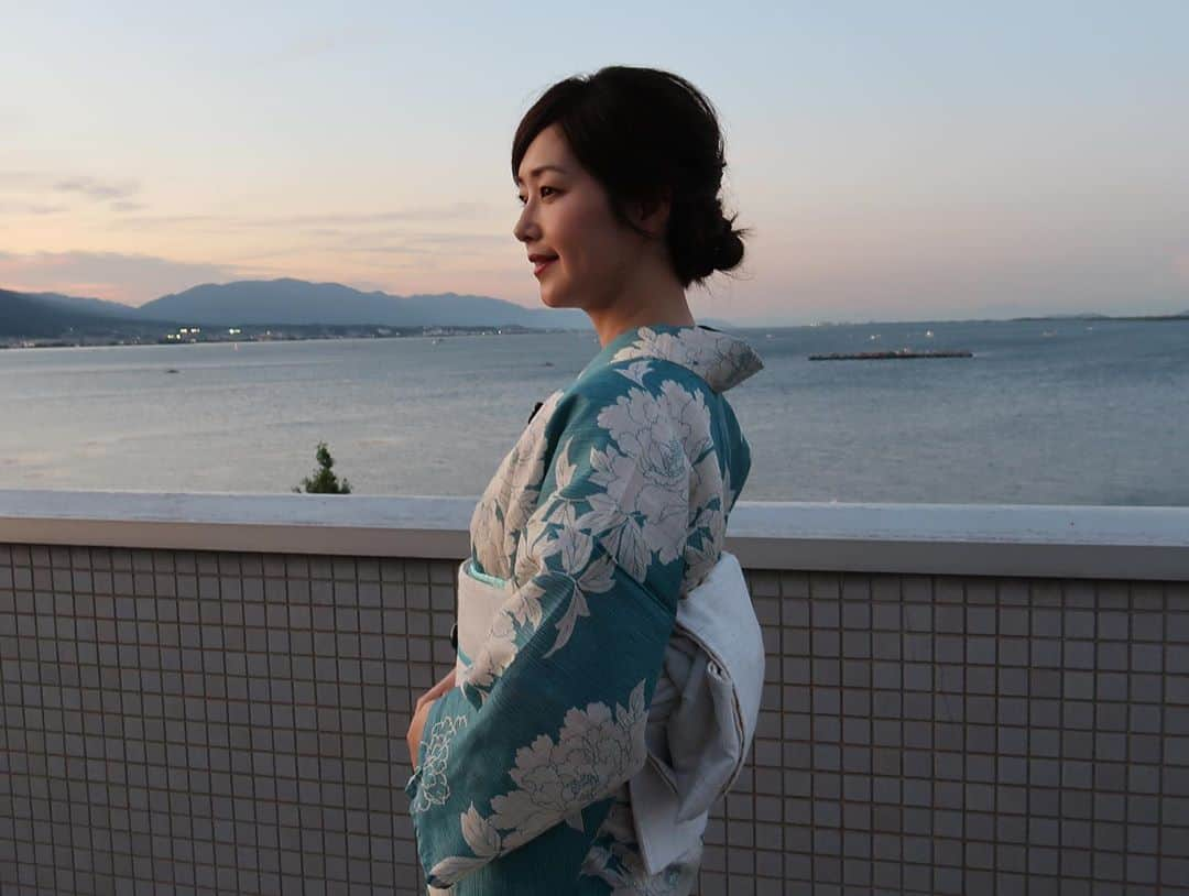 笛木優子さんのインスタグラム写真 - (笛木優子Instagram)「おとといのびわ湖大花火大会の中継に可憐な髙橋ひかるちゃんと一緒にゲスト出演させてもらいました👘🎇 幸せでした💕 今日もどこかで花火大会がありそうですね🎆 夏の良い思い出をたくさん作って下さいね〜  #浴衣#びわ湖花火大会 #琵琶湖花火大会 #花火大会」8月10日 16時52分 - yukofuekiyumin