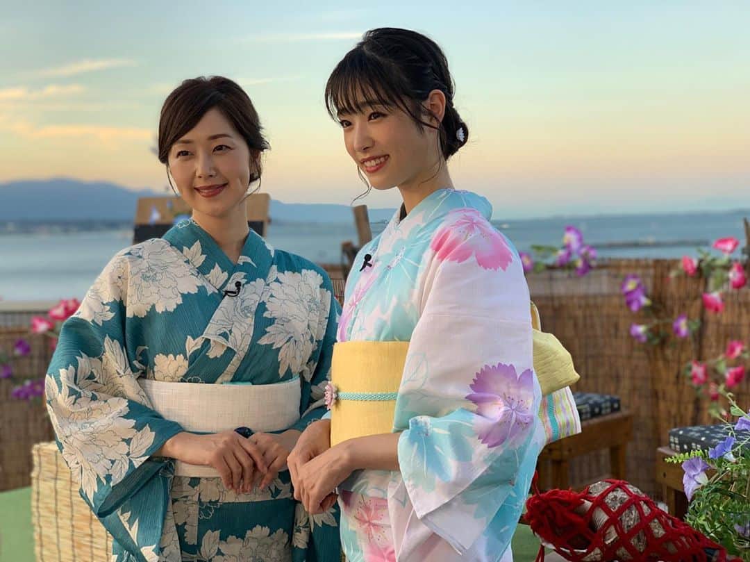 笛木優子のインスタグラム：「おとといのびわ湖大花火大会の中継に可憐な髙橋ひかるちゃんと一緒にゲスト出演させてもらいました👘🎇 幸せでした💕 今日もどこかで花火大会がありそうですね🎆 夏の良い思い出をたくさん作って下さいね〜  #浴衣#びわ湖花火大会 #琵琶湖花火大会 #花火大会」