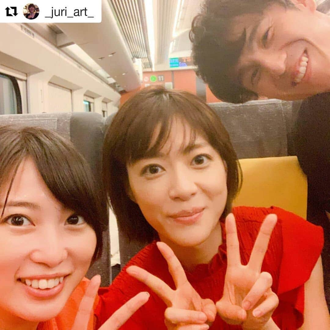 岡山放送さんのインスタグラム写真 - (岡山放送Instagram)「#Repost @_juri_art_ (@get_repost) ・・・ 今日は栃木県で撮影でした〜！ 帰りは新幹線で3人一緒になりました！😄🍱記念に東京駅付近でパシャリ📸💕🙌 #監察医朝顔 #志田未来 #中尾明慶  #上野樹里  #フジテレビ系列 #FNS #8ch #OHK #岡山放送」8月10日 16時57分 - ohk_official