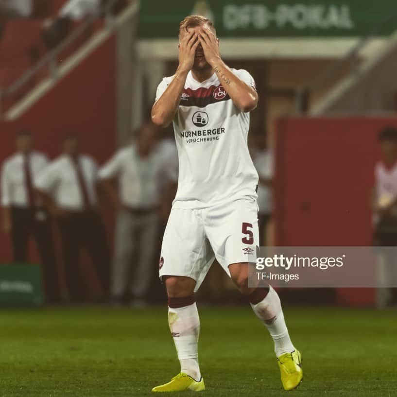 ヨハネス・ガイスのインスタグラム：「Augen auf!! Die nächste runde wartet 🔥✅ Happy about my First Game 🙏🏼」