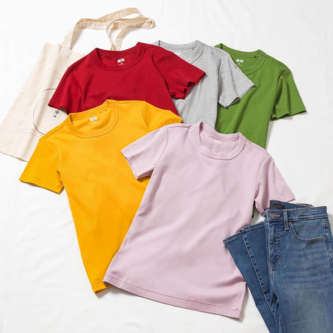 ユニクロさんのインスタグラム写真 - (ユニクロInstagram)「Colorful basics make all the difference.  #tshirt #lifewear #uniqlou #colourful #basictshirt #tシャツ #tシャツコーデ」8月10日 17時28分 - uniqlo