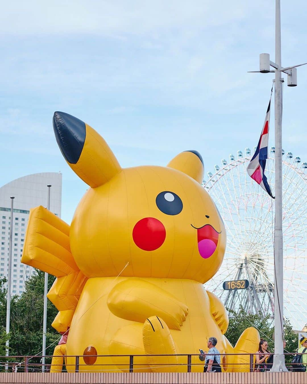 横浜市さんのインスタグラム写真 - (横浜市Instagram)「So much fun with all the Pikachus around town! ⚡️ #myyokohama #pikachuoutbreak」8月10日 17時22分 - findyouryokohama_japan