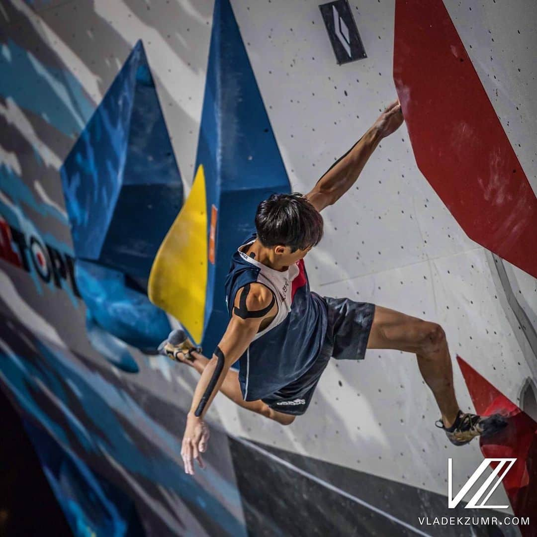 チョン・ジョンウォンさんのインスタグラム写真 - (チョン・ジョンウォンInstagram)「Last session is done before the World Championship Hachioji  So excited compete again bouldering  Always I’ll do my best 🤘 📸 @vladek_zumr  @adidas @adidasterrex  #adidas #adidasterrex #ifscwch」8月10日 17時25分 - chonjongwon96