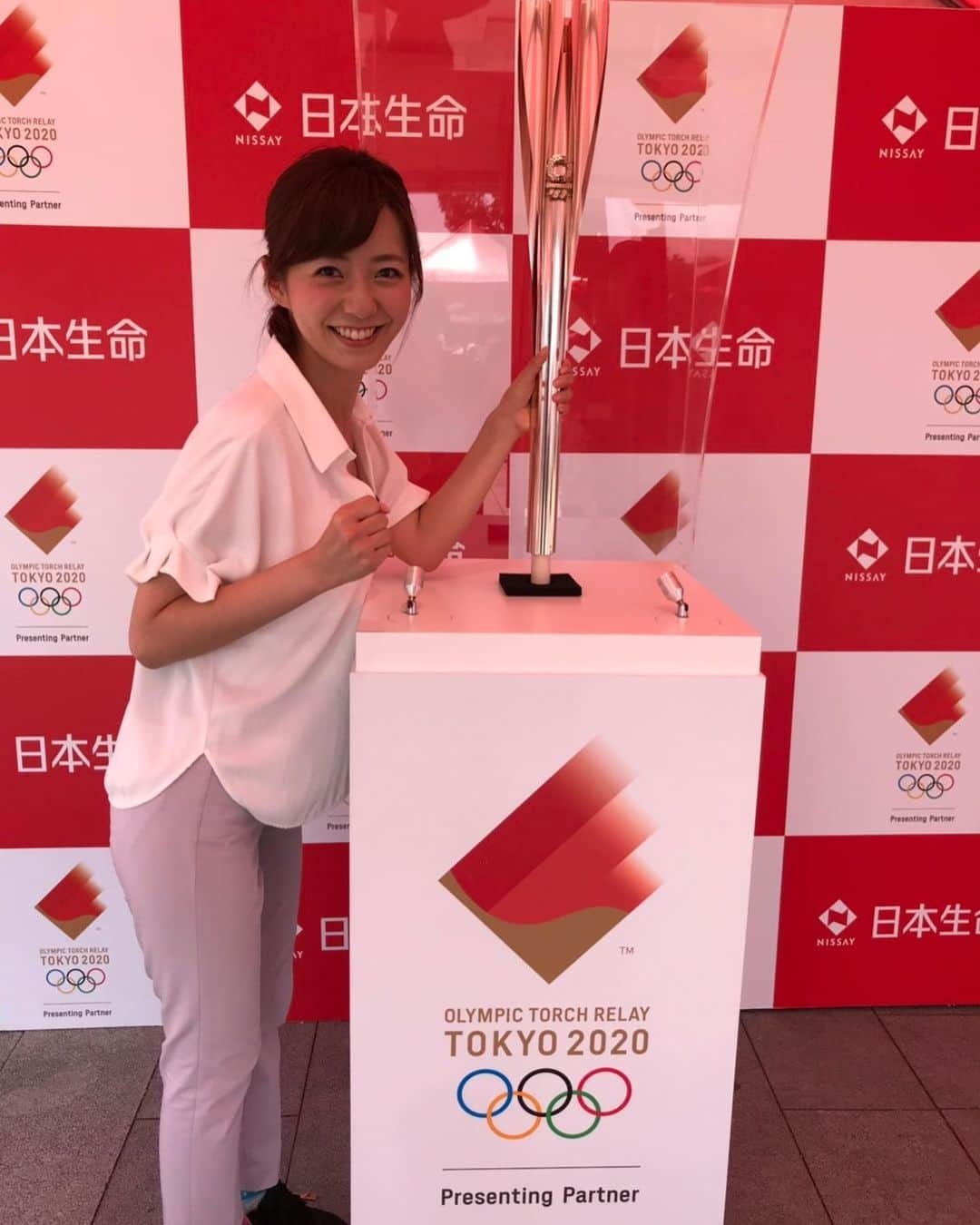 内田嶺衣奈さんのインスタグラム写真 - (内田嶺衣奈Instagram)「今日は、陸上の桐生祥秀選手の取材に行って来ました😊  かなり前にインタビューさせて頂いた事を覚えていてくださって、嬉しかったです。 桐生選手の明るさに、インタビューさせて頂いたこちらも元気をもらいました💪  注目度が高まり続けている陸上界。 東京オリンピック1年前の、率直な想いを語ってもらいました✨  この後のLiveNews it!で放送予定です！ 是非ご覧ください✨  #陸上 #桐生祥秀選手 #みんなの2020 #トーチ」8月10日 17時28分 - reina.uchida