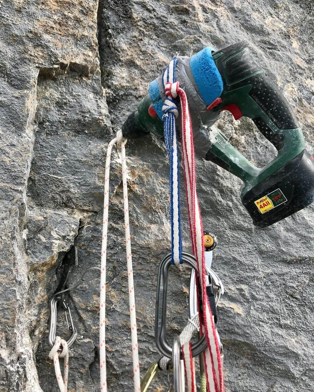 ニナ・カプレツさんのインスタグラム写真 - (ニナ・カプレツInstagram)「Opening a new route on the Eiger north face is a damn great adventure...especially with those crazy guys! Our “No A0 “ground up ethic made the setting very spicy. Thanks @arcteryx for the brand new Nuclei FL jacket and the Gamma SL hoody, the perfect clothes for that kind of alpine climbing. They might have some blood on it now... 😜  Huge thanks to @backdoor_shop for offering the E-bikes and @jungfraujochtopofeurope for bringing up our bags to the Eigergletscher. We had soooo much fun riding all the way up and back down from Grindelwald with the e bikes. 📸 @rogerschaeli  #lovelife #eigeradventure #newascent #alpineclimbing #petzlteam #helmetup #scarpaclimb  @arcteryx @petzl_official @scarpaspa @msr_gear @lyofood」8月10日 17時30分 - ninacaprez