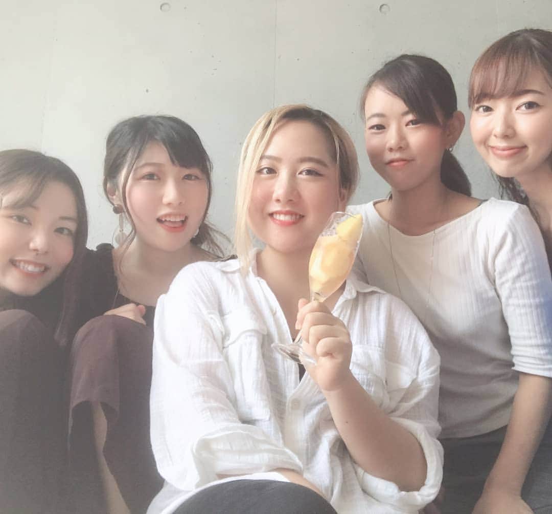 杉山由紀子のインスタグラム：「ゆいの誕生日は ゆいの好きな桃をつかった 🍑桃のゼリー🍑作ったよ✨✨✨ * 見よう見まねで朝から作ってみました笑 桃の皮を煮込んでゼリーの色はつけたので天然着色です♪ * さらに素敵な年になりますように✨ * * #バースデー #誕生日 #桃 #ゼリー #朝活」