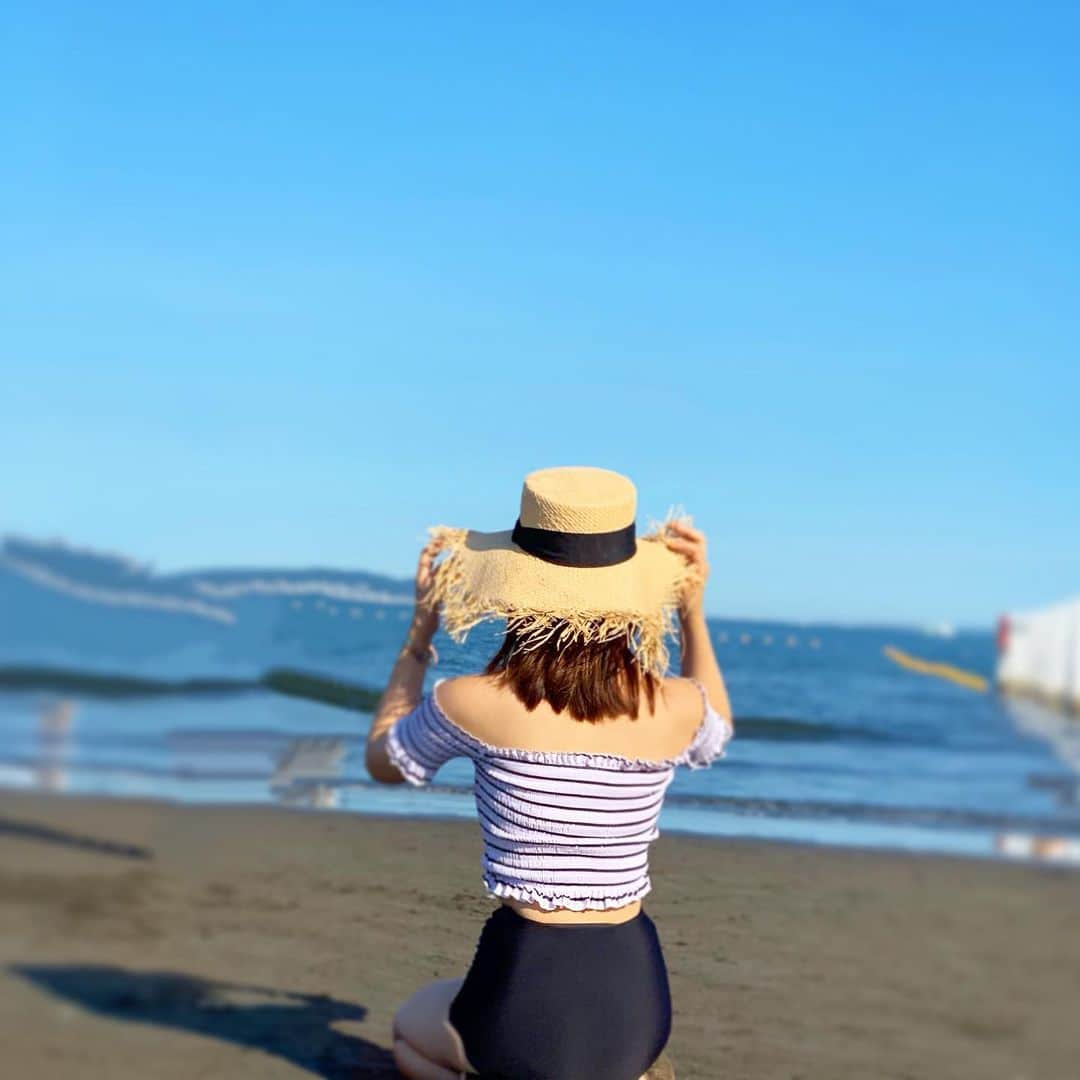 清川芽生さんのインスタグラム写真 - (清川芽生Instagram)「片瀬海岸にお立ち寄り🍍🏝﻿ 海の家とかマリンスポーツが賑わってました☺️⛵️﻿ ﻿ ﻿ 夏はレジャーに色々行きたくなるよね🌼﻿ ﻿ ﻿ ❤︎swim wear / @u_dresser﻿ ﻿ ﻿ オフショルデザインのかわいい水着😊﻿ デコルテと背中が綺麗に見えてお気に入り💓﻿ ﻿ ﻿ #u_dresser #ud_summer #swimwear #水着 #今日のコーデ #湘南コーデ #大人可愛い #韓国服 #韓国ファッション #オフショル #片瀬海岸 #ビーチスタイル #水着かわいい #水着デビュー」8月10日 17時47分 - mei0508_