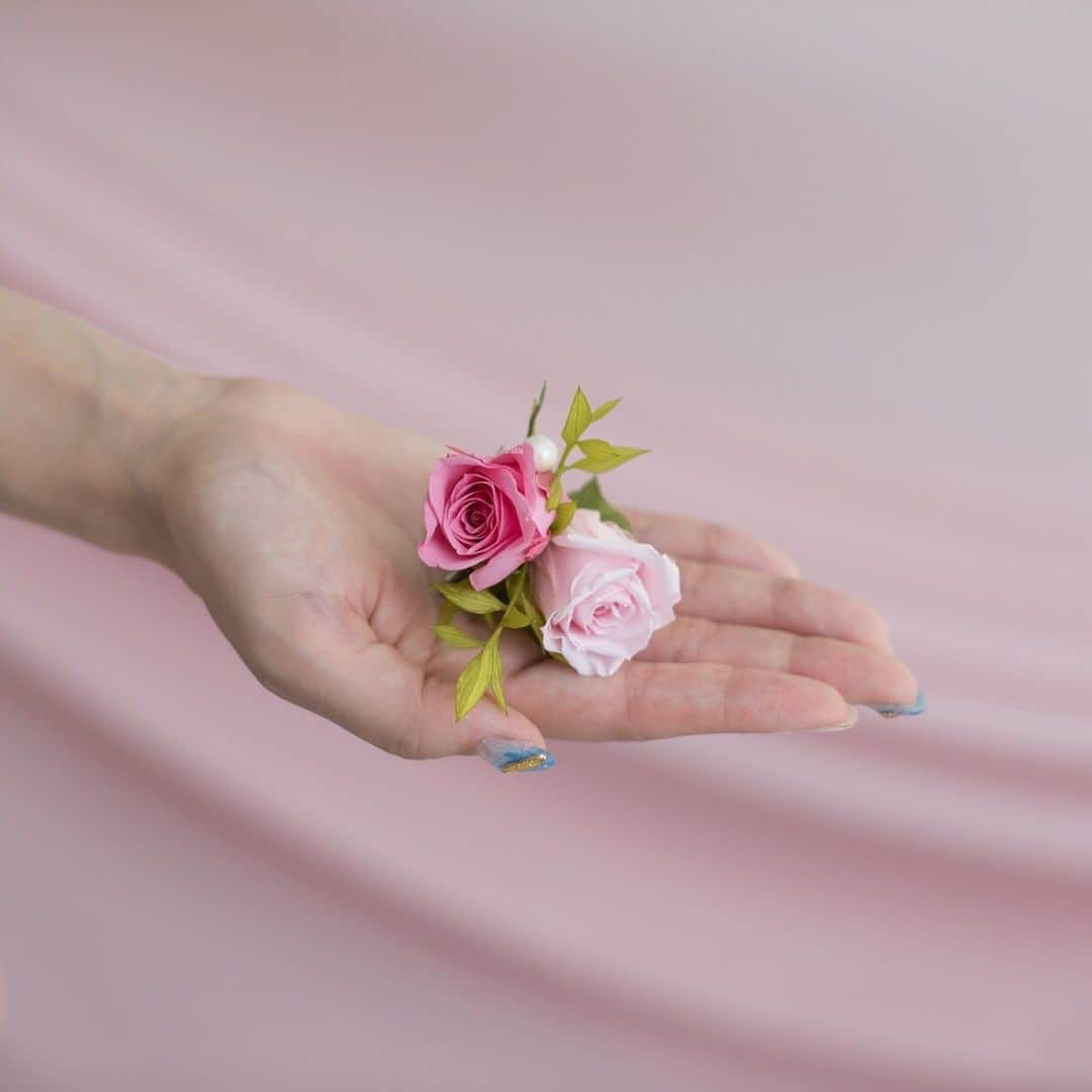 のインスタグラム：「. ピンクはこころを明るくしたり癒したり、時には愛情を伝える色。 バラやカーネーション、ガーベラなど沢山の種類でピンク色の花があります。 あなたはどんな色の花が好きですか？ ｰｰｰｰｰｰｰｰｰｰｰｰｰｰｰｰｰｰｰｰｰｰｰｰｰｰｰｰｰｰｰｰｰｰｰｰｰｰｰｰｰｰｰｰｰｰｰｰｰｰｰ #プシュケ #花キューピット #花 #夏 #summer #ピンクの花 #暮らしの記録 #花のある暮らし #お花のある生活 #お花屋さん #花束 #birthdayflowers #植物のある暮らし #おうち時間 #フローリスト #フラワーギフト #flowers ｰｰｰｰｰｰｰｰｰｰｰｰｰｰｰｰｰｰｰｰｰｰｰｰｰｰｰｰｰｰｰｰｰｰｰｰｰｰｰｰｰｰｰｰｰｰｰｰｰｰｰ」
