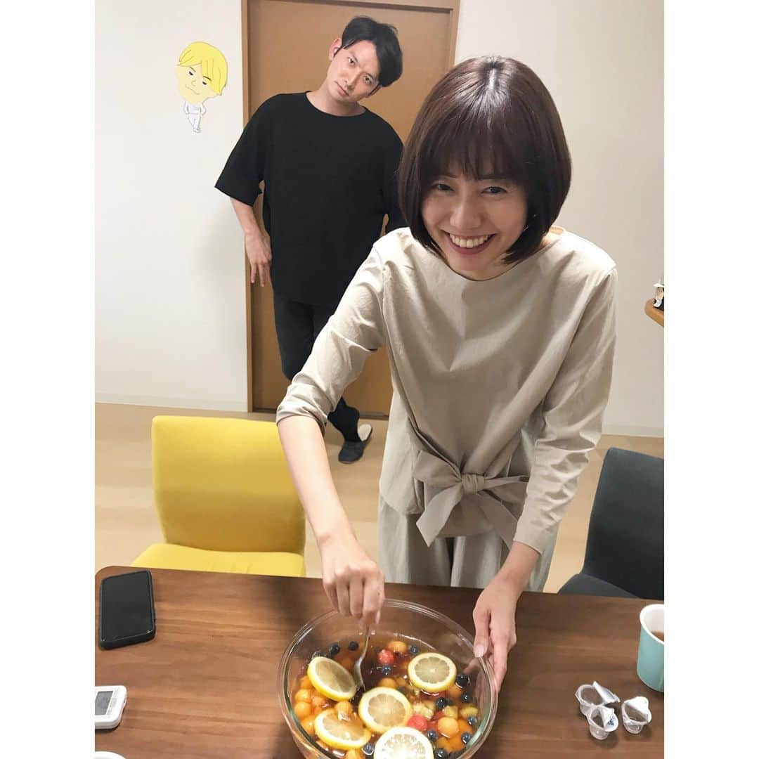 永島優美さんのインスタグラム写真 - (永島優美Instagram)「* これ、紅茶なんです！ 紅茶好きの夕貴さん特製 #ティーパンチ ♡ フルーツがたくさん入ってスッキリしていて、とにかく美味しいんです😆🍉🍈 * この日のために可愛い容器まで準備してくれた夕貴さんの優しさにほっこりしました☺ * * #山﨑夕貴 アナ #生田竜聖 アナ #三上真奈 アナ #最後の写真 #生田さんの可愛い表情にご注目😗」8月10日 17時52分 - yuumi_nagashima