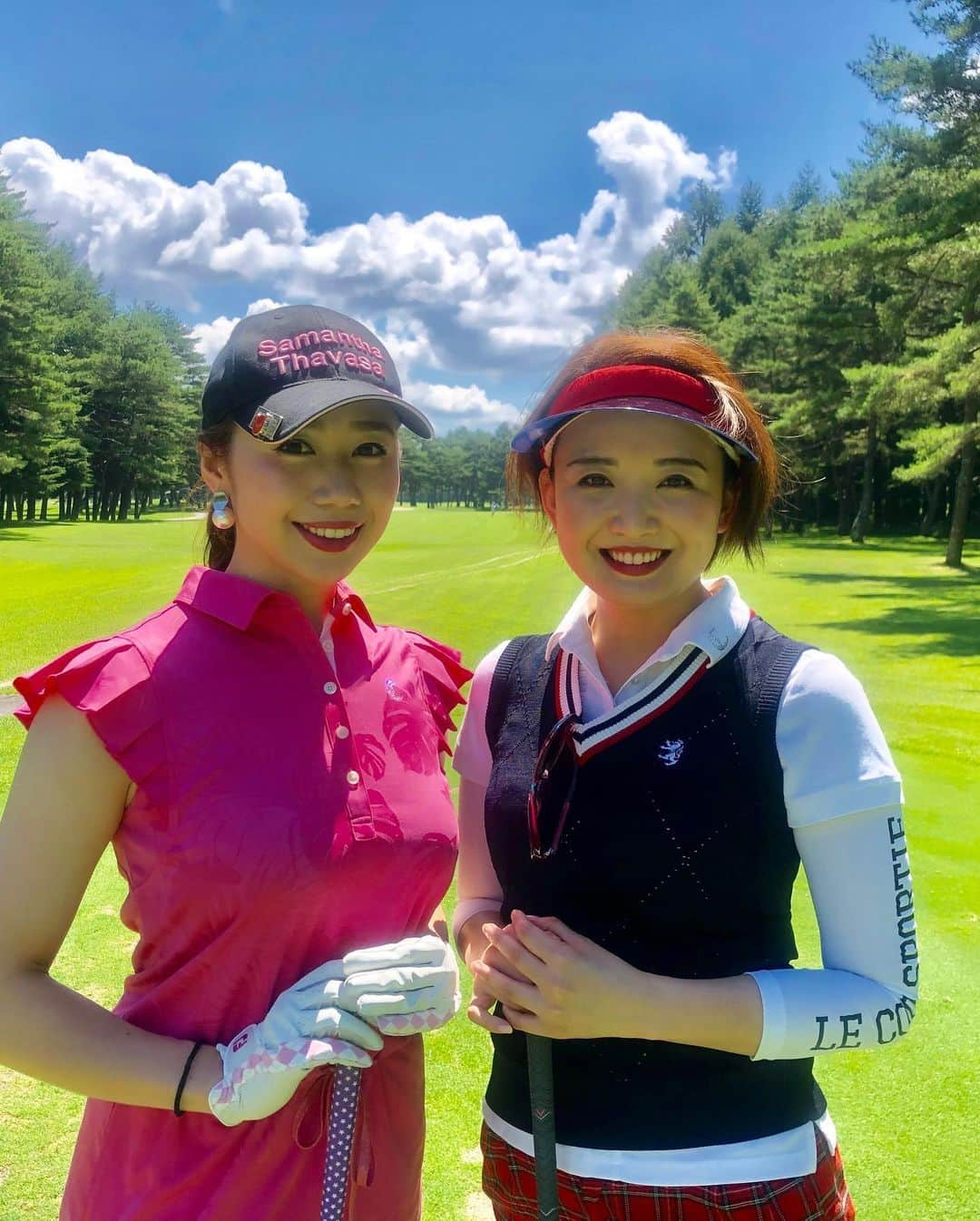 白石小百合さんのインスタグラム写真 - (白石小百合Instagram)「⛳️⛳️☀️ #ゴルフコンぺ で #軽井沢 に❣️前日は大雨で心配したけれど見事に晴天に(((o(*ﾟ▽ﾟ*)o)))☀️ときどき心地よい風が吹くと涼しく、気持ち良いゴルフでした〜🥰 夕方 "君の名は。"のような綺麗な夕焼けに感動し、夜は美味しいお肉モグモグ🍖楽しかったです💕 結果は ブービーメーカー賞 で練習用のゴルフバッグを頂きました🐶これは…避けていたレッスンに通ってみよ、という暗示かな😂😂😂笑笑 ゴルフ楽しむぞー❤️ . #repost @rimachangram ちゃん、ありがとう💓そしてデビューおめでとう🎊 ・・・ 遂にゴルフをちゃんと始めてから初の㊗️ゴルフコースデビューしました⛳️✨🥰 デビュー戦はまさかのコンペ😂さゆぽんに誘ってもらい、軽井沢クラシックに参加させて頂きました😇✨スコアは内緒🤣でも、ところどころめっちゃ上手くて(自画自賛)、練習の成果出てる〜！って思いました☺️一緒に回ってくれた人も超いい方達だったので、楽しく回れました🥰最高の夏の思い出だったので、久々にインスタ更新🙇🏻‍♀️これからゴルフのお誘い待ってます🥰さゆぽんありがとう〜🥰 次は月曜日に行ってきます🤣#早速ゴルフ三昧#軽井沢ゴルフ#ゴルフコンペ#軽井沢クラシック#軽井沢72#軽井沢72ゴルフ #ゴルフ#ゴルフ女子#ゴルフコーデ#ゴルフウェア#女子プロ#ゴルフスイング#ゴルフ好き#ゴルフ初心者#ゴルフばか#ゴルフ部#ゴルフバカ#ゴルフ場#ゴルフ楽しい#ゴルフ上手くなりたい#ゴルフ練習#ゴルフ⛳️#キャロウェイ#callaway #ゴルフに関するタグを片っ端から付けてみる」8月10日 18時01分 - sayurishirais