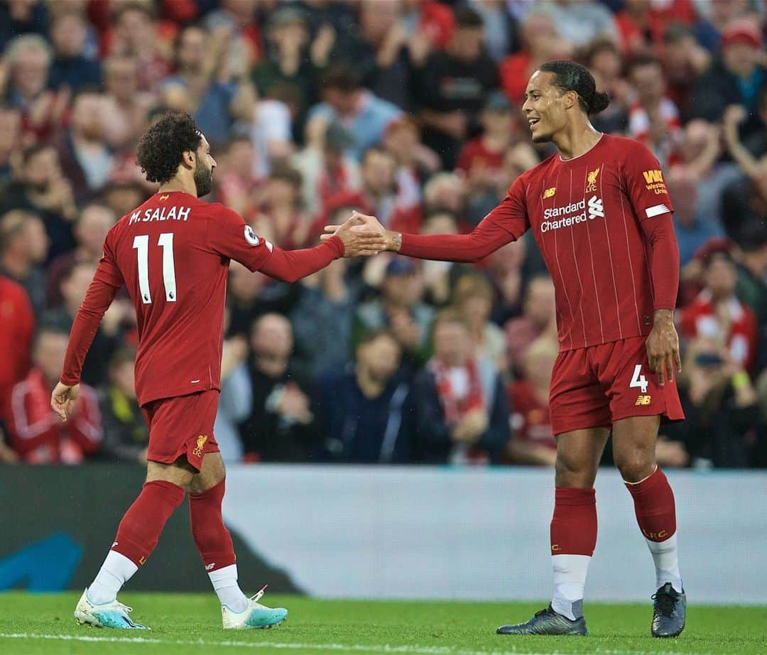 ビルヒル・ファン・ダイクさんのインスタグラム写真 - (ビルヒル・ファン・ダイクInstagram)「The @premierleague is back!! 🔥 3 big points to the start the season with! Lots to continue to work on but we have a great platform to build on now. See you all in Istanbul! 😁」8月10日 18時08分 - virgilvandijk