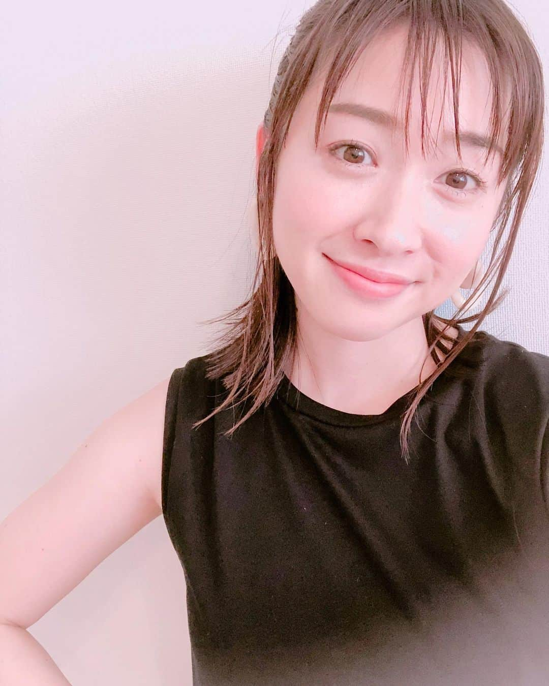 黛英里佳さんのインスタグラム写真 - (黛英里佳Instagram)「お盆休みに入られた方も多いと思いますが、本当に毎日暑いですね😵  さて、本日午後11:40〜放送の「それぞれの断崖」第2話にわたくし演じる高城秀子がいよいよ登場します😊  東海テレビ「それぞれの断崖」公式HPに私のインタビューも掲載されていますので、合わせてぜひご覧ください🤗💕 #東海テレビ#オトナの土ドラ#それぞれの断崖」8月10日 18時11分 - erikamayuzumi_official