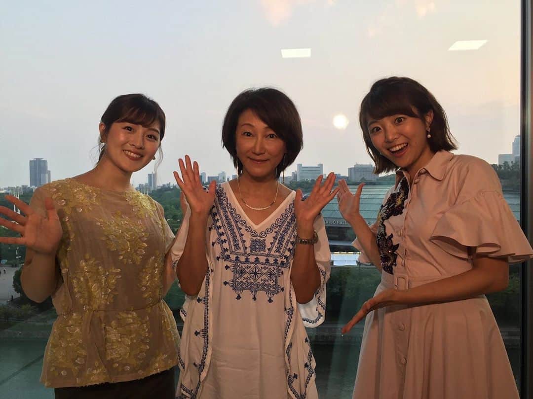 中村秀香のインスタグラム：「８月１１日（日）１３時３０分〜 .  そこまで言って委員会ＮＰ . 【女性アナウンサーだらけの ニュースアカデミーSP】 .  読売テレビからは私、中村がパネリストとして出演しております ！  大先輩方ばかりで、さすがに緊張しました …😅笑  写真は、 出演された脇浜紀子さん、 秘書の黒木アナと🌟 .  明日です。 ぜひご覧下さい！！」