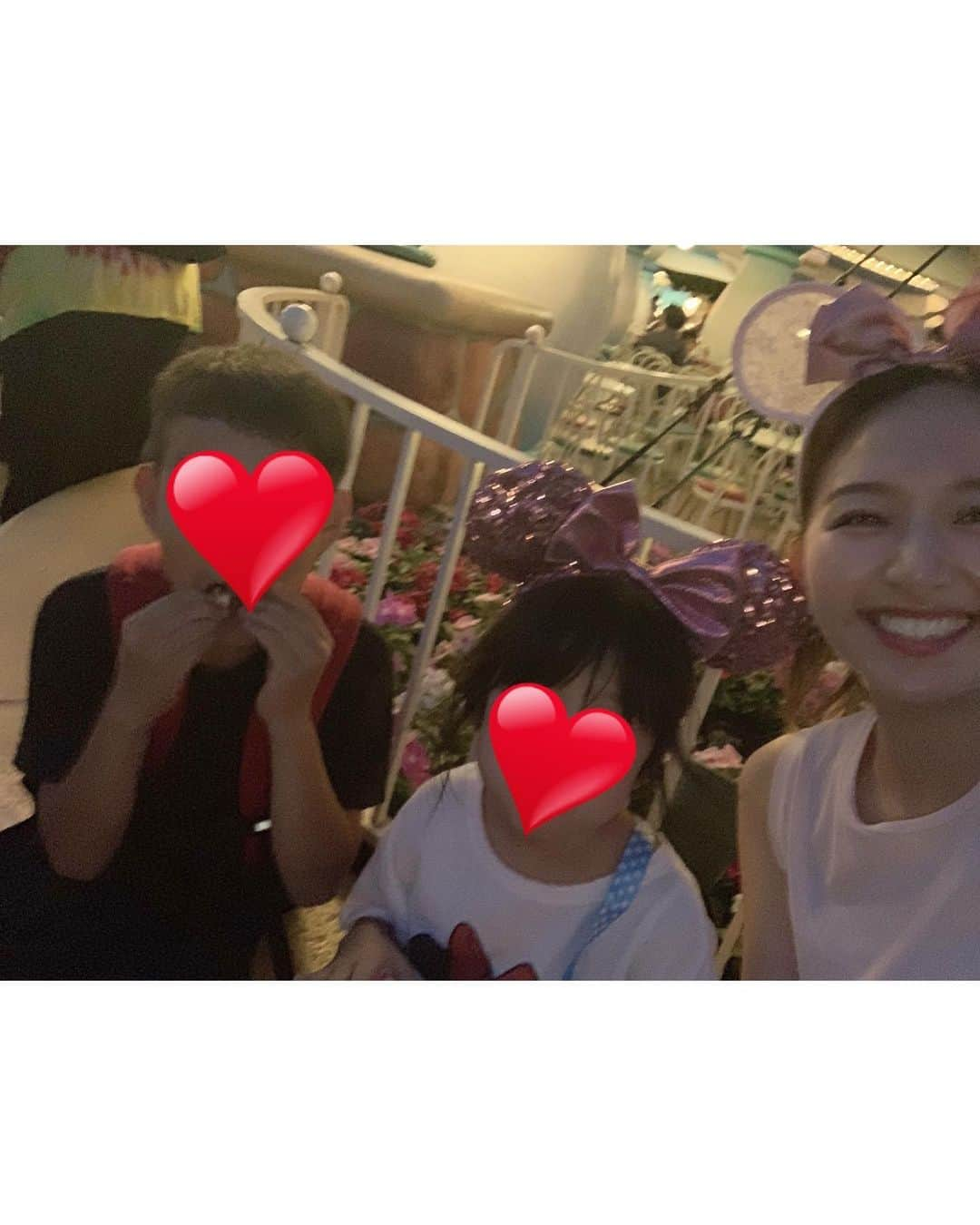 鹿沼憂妃さんのインスタグラム写真 - (鹿沼憂妃Instagram)「アフター5💓 Disneyはいつだって何回きたって ワクワクさせてくれるからすごい🎀 お姉ちゃんファミリーありがとう😘love 3枚目からの写真は甥っ子姪っ子ちゃんが 撮ってくれたやつ🥺✨✨ こんなに写真も上手に撮れるように なったのね〜（感涙） #写真好きな兄妹 #ほぼ変顔 #おふざけ兄妹 #disnyland #ディズニーランド #アフター5」8月10日 18時33分 - shika_0225