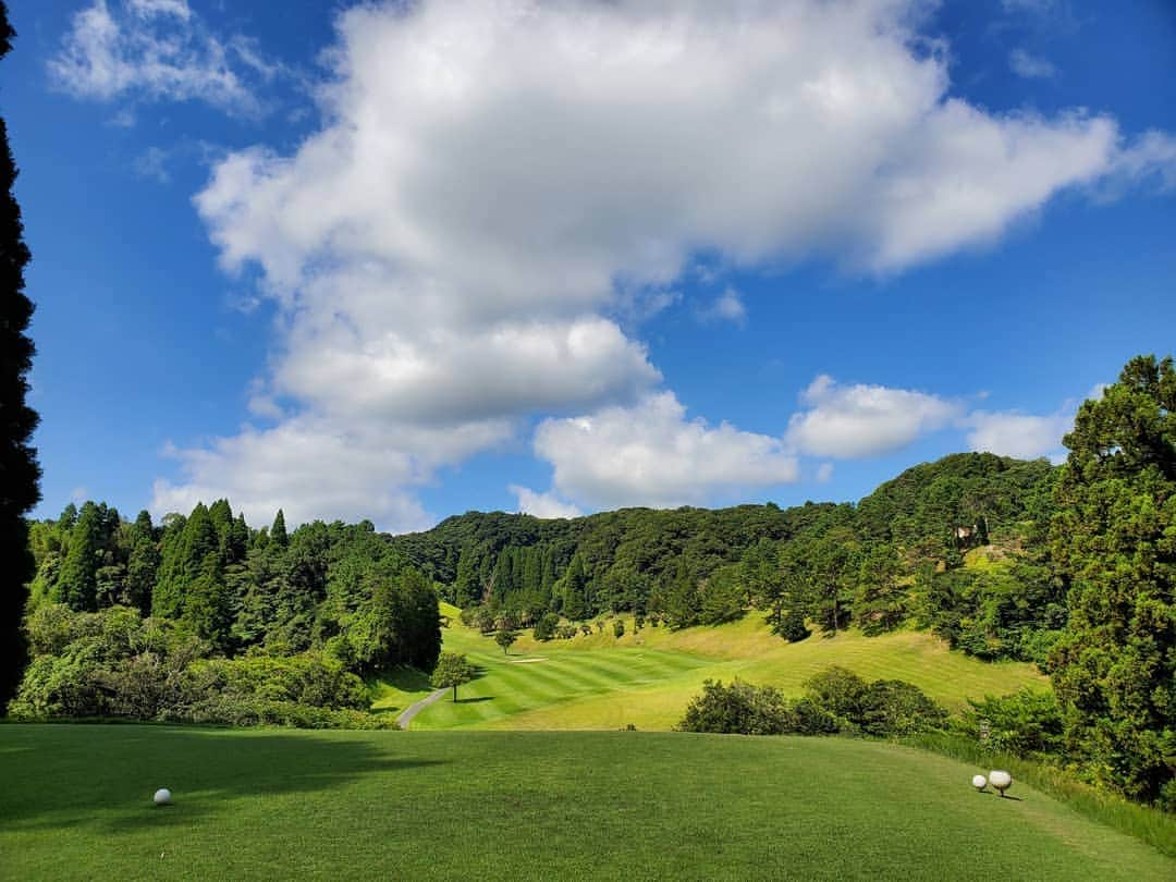 保坂玲奈さんのインスタグラム写真 - (保坂玲奈Instagram)「⛳ . 仲良しのみんなでラウンド！ . トーヨーカントリークラブは 初めて来たんだけど 南国みたいで可愛いし コースも綺麗でご飯も美味しかった♡ . 連休シーズンにみんなでプチ旅行に 来た気分🌴 . この時期のゴルフは 熱中症対策をしっかりとってね🔥 氷嚢と水分は絶対😧 . . . #トーヨーカントリークラブ #ゴルフ #⛳ #golf #ゴルフ女子」8月10日 18時47分 - __renao_0707