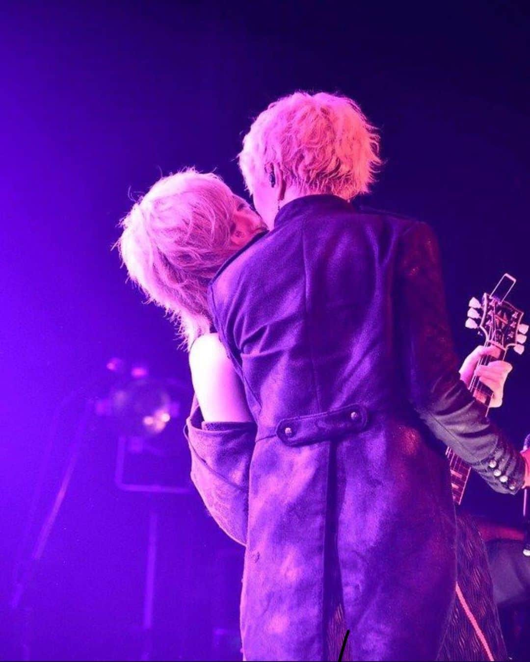 MiA のインスタグラム：「えちえちなライブだったね⚜️🥀⚜️🎸 @luzofficial」