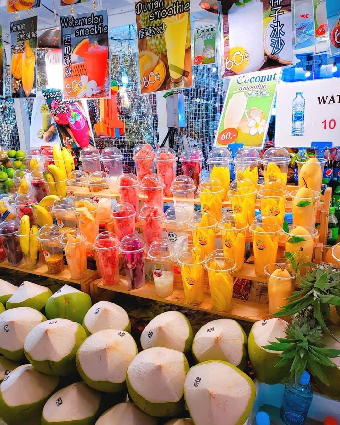 タイ国政府観光庁さんのインスタグラム写真 - (タイ国政府観光庁Instagram)「サワッディー・カー🙏﻿ ﻿ 今日の #thailovers は、@m_1002_ さん🇹🇭💕﻿ ﻿ ナイトマーケットのフルーツジュース屋台の一枚🍌🍉🍍﻿ ﻿ カラフルな南国フルーツがならび、思わず注文したくなってしまいます😋﻿ ﻿ 📷 @m_1002_﻿ 📍 バンコク﻿ ﻿ ・・・・・・・﻿ ［タイ好き（THAI LOVERS）な皆さんの写真を大募集🇹🇭💕］﻿ ﻿ ハッシュタグ #thailovers をつけてタイで撮影した写真を投稿すると、こちらでご紹介させて頂くことがあります。皆さんからの投稿をお待ちしています 😊﻿ ﻿ #repost #タイ #バンコク #ナイトマーケット #屋台 #フルーツ #南国フルーツ #フレッシュジュース #こんなタイ知らなかった #はじめてのタイ #タイ旅行 #バンコク旅行 #旅好きな人と繋がりたい #旅行好きな人と繋がりたい #海外旅行 #thailand #bangkok #nightmarket #fruit #tropicalfruit #amazingthailand #thailandtravel #thailandtrip #thai #thaistagram #lovethailand #thainess」8月10日 18時53分 - amazingthailandjp