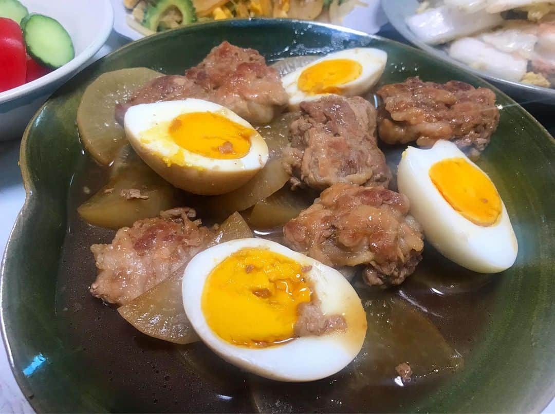 高橋ユウさんのインスタグラム写真 - (高橋ユウInstagram)「今日の晩御飯🍚 🍚・豚大根と卵の煮物 ・ゴーヤーチャンプルー ・白菜とツナのサラダ ・トマトときゅうりのもずく酢  ゴーヤーが余ってるからまたまたチャンプルーにしたけど 文句ひとつ言わず美味しいと食べてくれる @hirotakaurabe 🙏✨ 特に白菜とツナのサラダに伸ばす手が止まらなかった〜😍 #高橋さんちのユウ飯」8月10日 19時20分 - takahashiyu.official